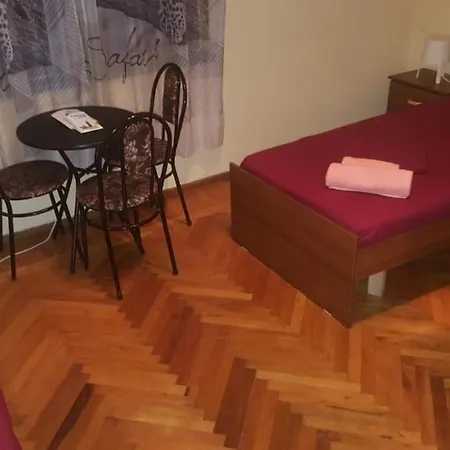 Elisabet * Тирана