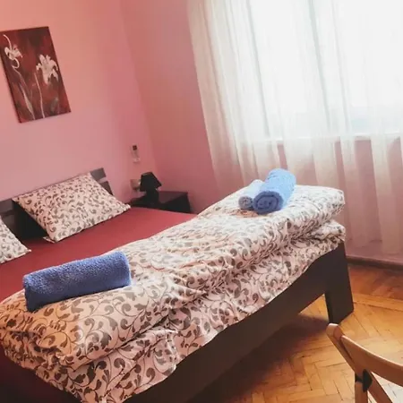 Elisabet Tirana